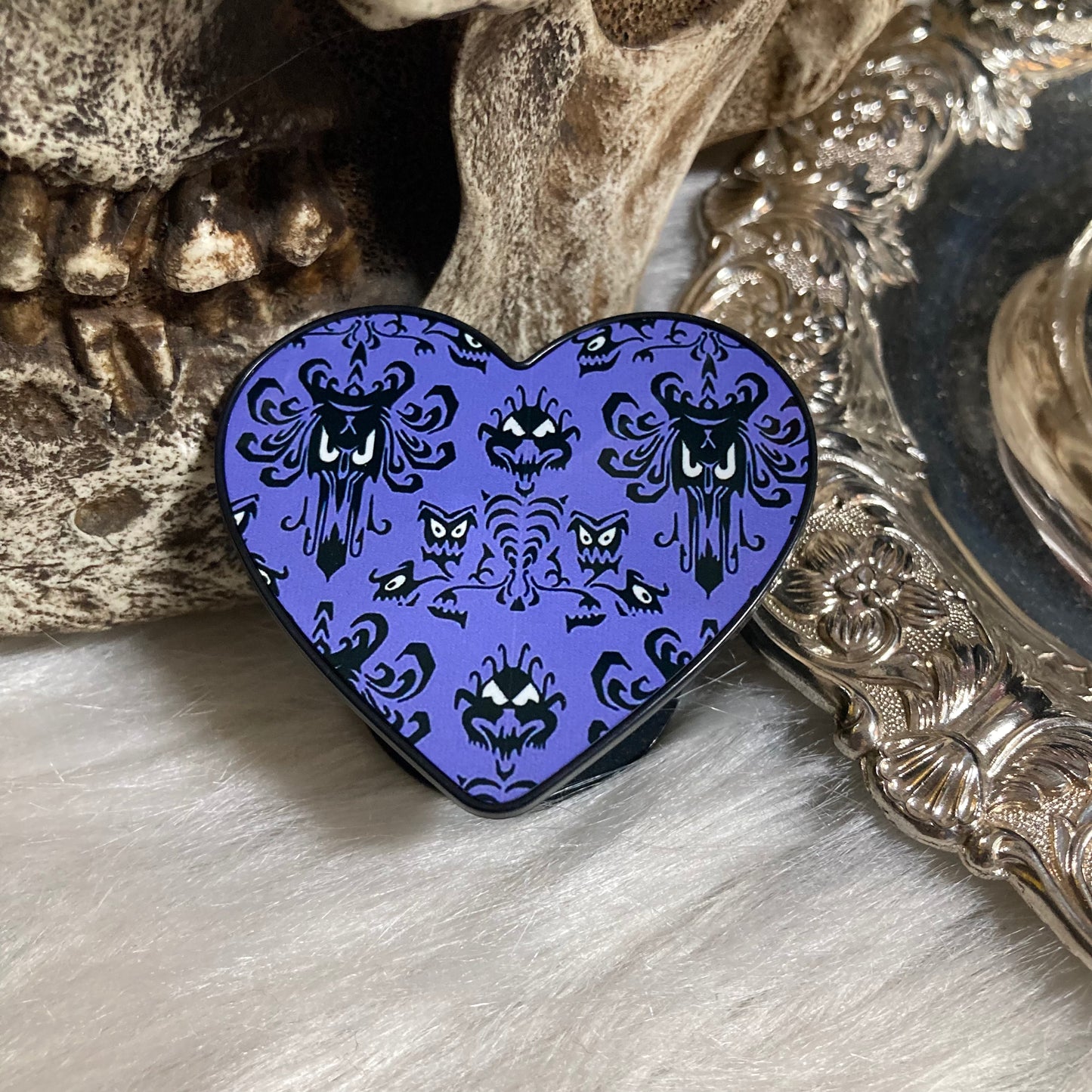 Haunted Heart phone grip