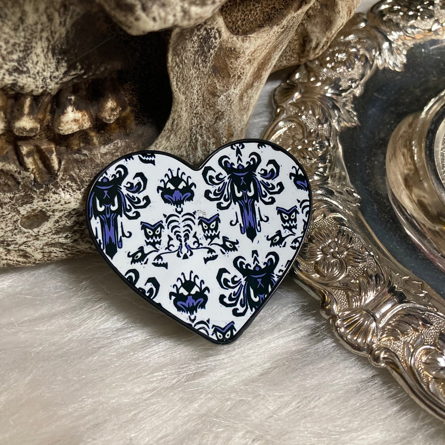 Haunted Heart phone grip