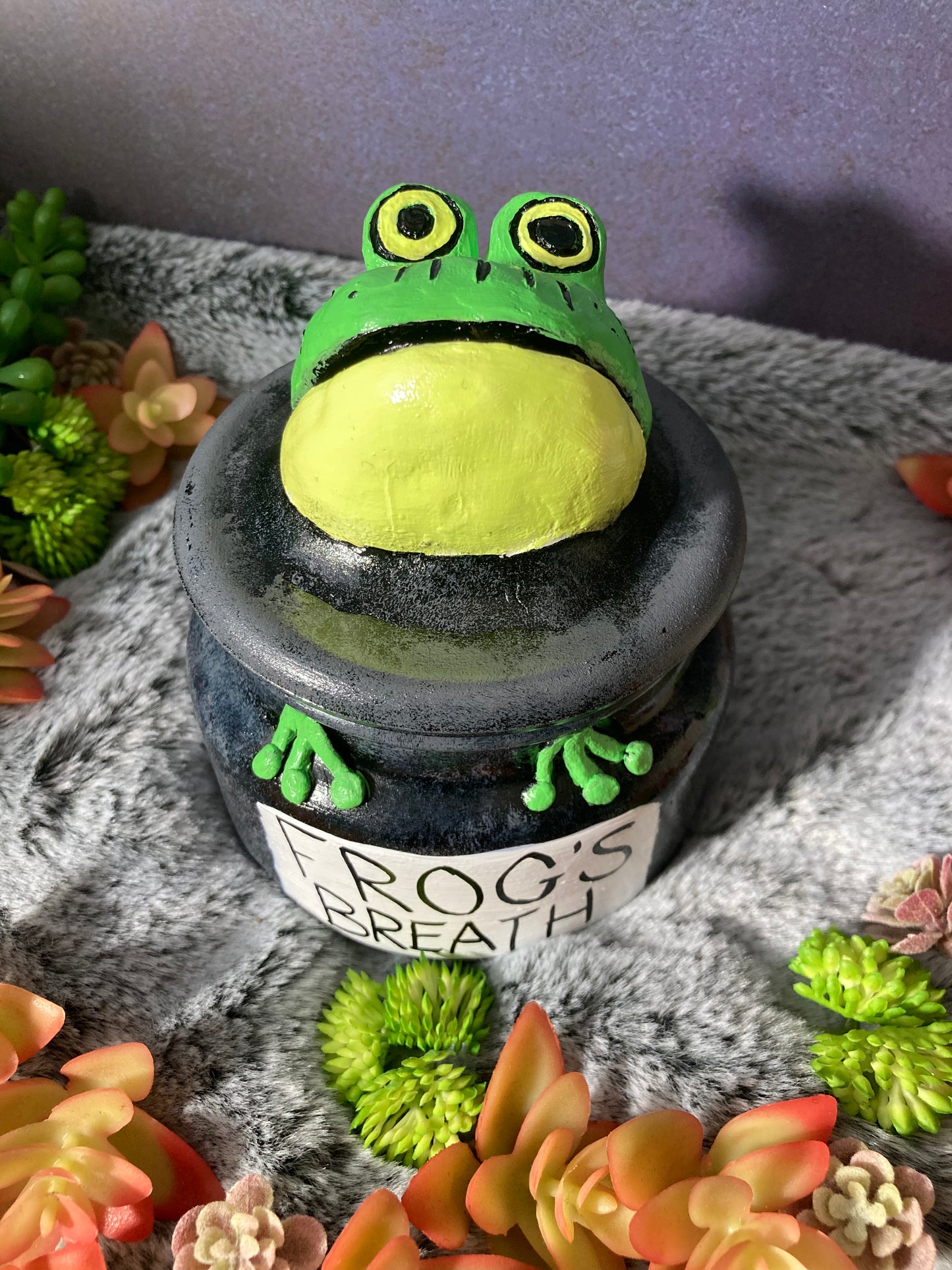 Frogs Breath candle